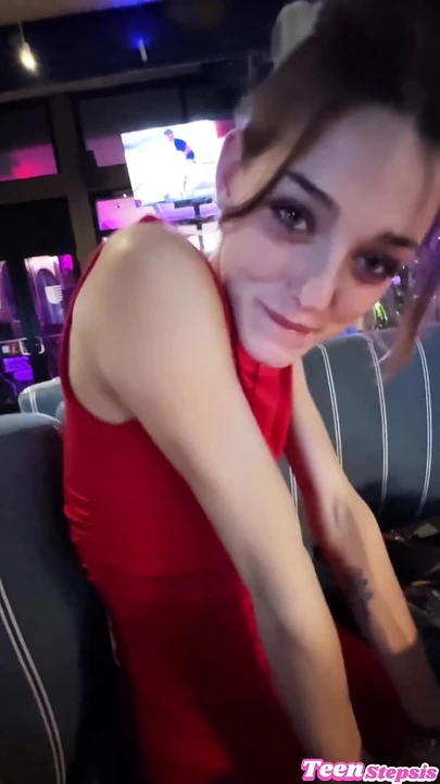 Moja alt devojka me je jebala tako dobro posle našeg sastanka