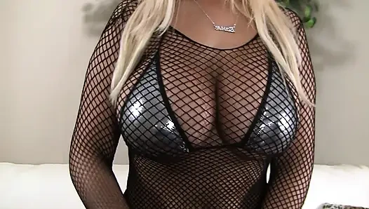 Грудастые бомбы