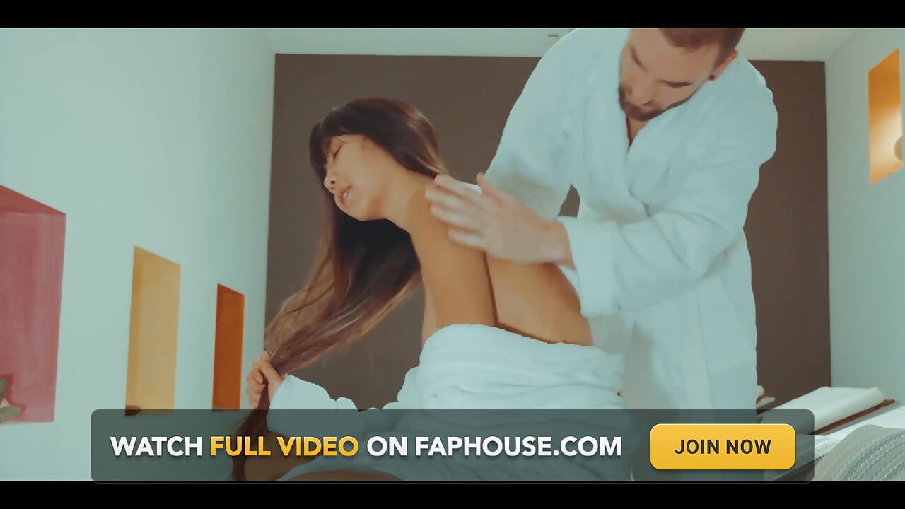 Spa men chodne ke lie jagah dhoondhna itna aasan nahin hai taki ham tylet men khatm ho jate hain jahan vah mujhe kutte shaili men chodta hai aur mere oopar viry nikalta hai