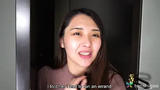 Mio Yoshikawa para sıkıntısı olduğu için sert sikiş için geri dönüyor