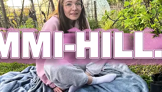 Serunya meraba memek sembrono di hutan. Emmi hill si gadis jerman dengan tubuh langsing suka banget dientot habis-habisan