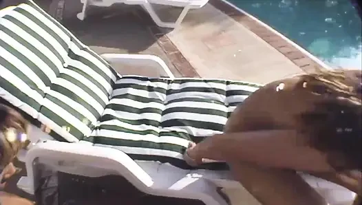 Video vintage kasorn elle dicrot di muka saat threesome di luar ruangan