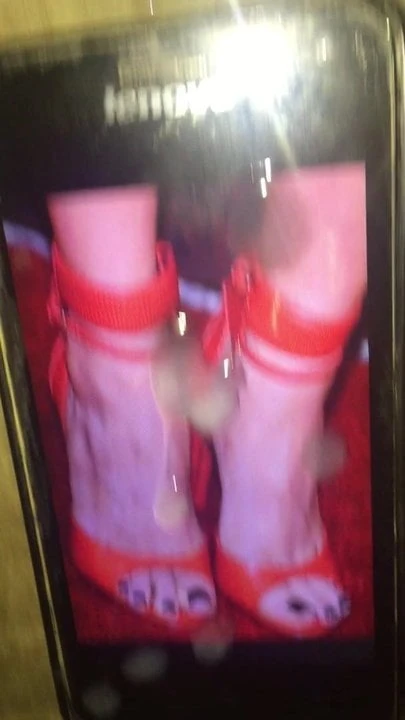 Cum On NATALIE ZEA Sexy Feet 2