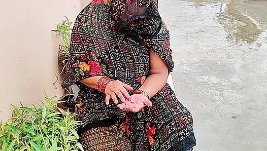 Bhabhi ki garden me chudai ki