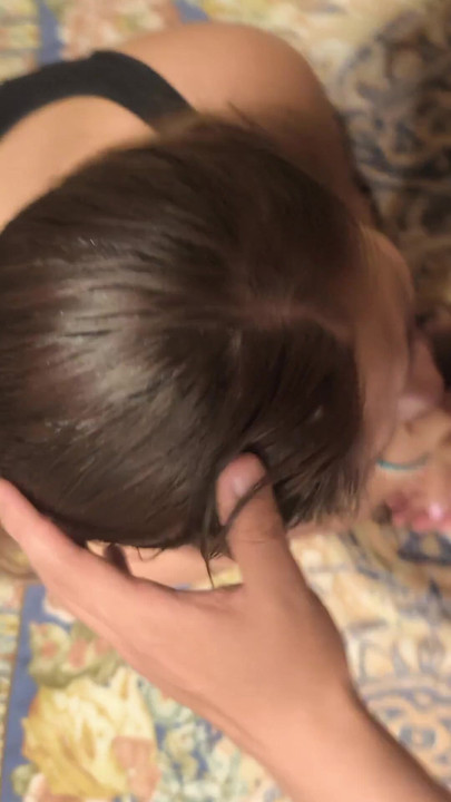 Ibu tunggal menghisap sepanjang hari | Klip 1