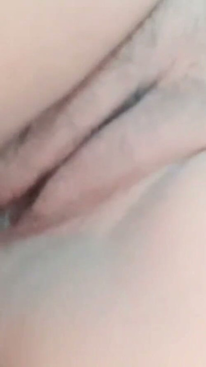 น้องสาวไม่แท้ช่วยตัวเองขณะเย็ดพี่ชายไม่แท้ | คลิป 1