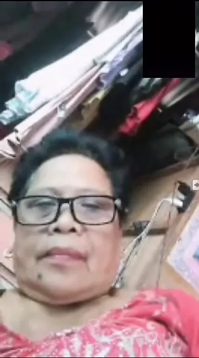 My 62 year old Filipina granny gf shows her pussy pt1.