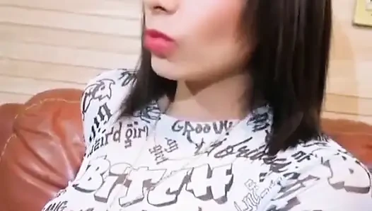 Model yüzlü travesti evde anal sikiliyor