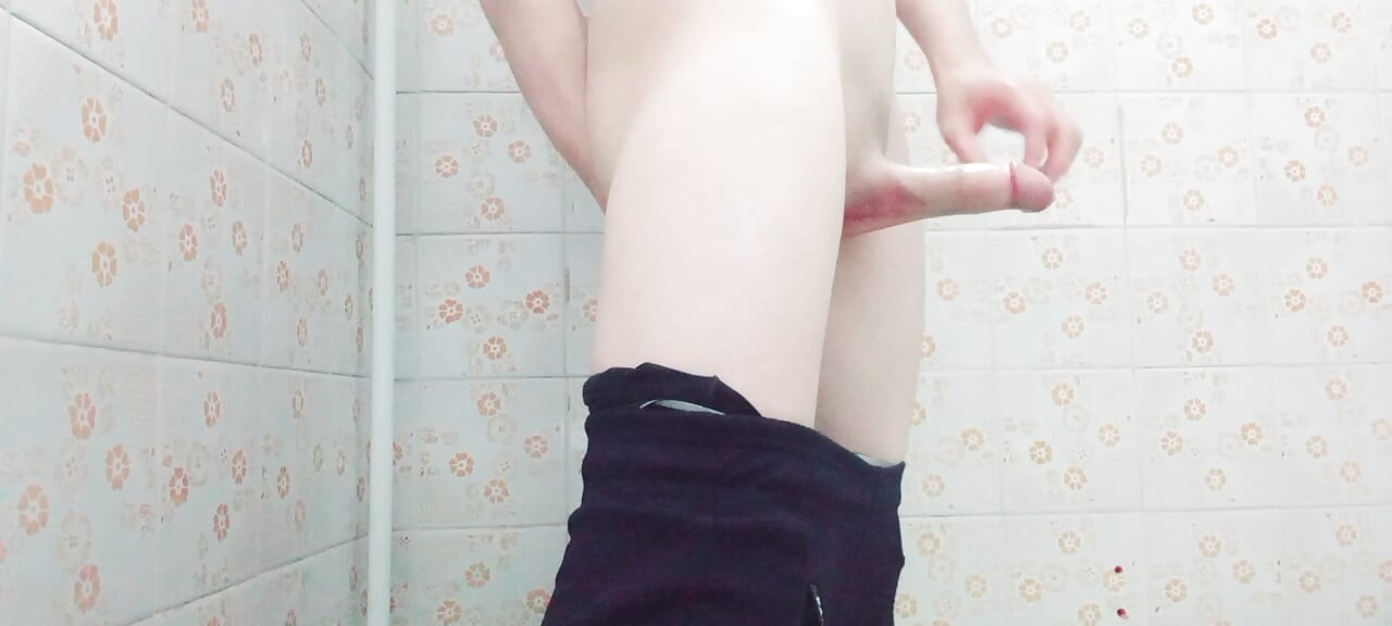 Horny in the Restroom - Just Had to Relieve Myself💦