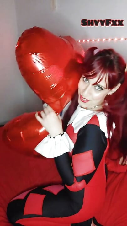 Shyyfxx Harley Quinn ฉลองวันเกิดและส่ง Joker ไปหาเพื่อนบ้าน JOI โรลเพลย์