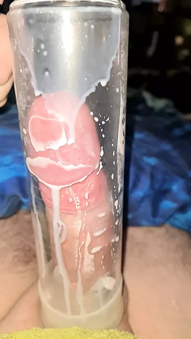 cum in vacuum pump with slomotion