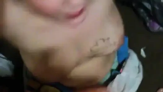Nyepong kontol pertama kali di depan kamera