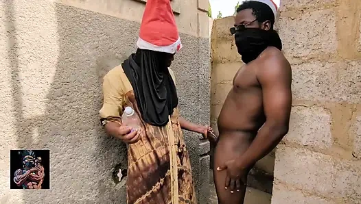 Маленький хуй трахает сексуальную киску Candy на Рождество