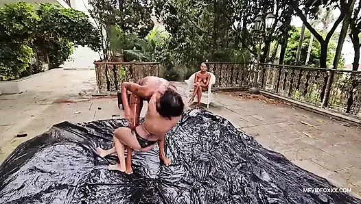 Pertarungan super hot tiga cewek imut yang super seksi