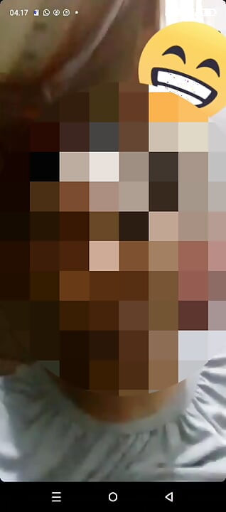 Panggilan video sama mantan istriku dia lagi sange