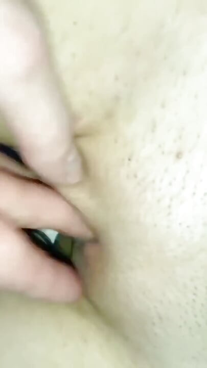 Des Vierges Laissées Seules À La Maison - Une Chatte Étroite Se Fait Baiser Pour La Première Fois