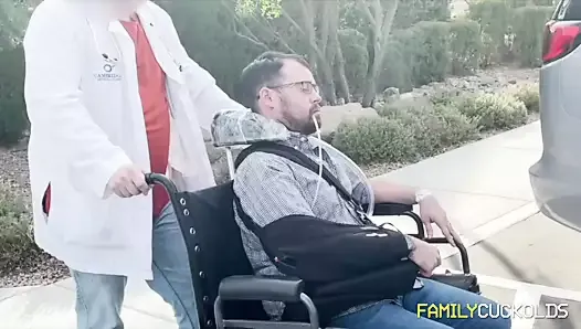 Куколд муж пытается покинуть жену и попадает в инвалидное кресло