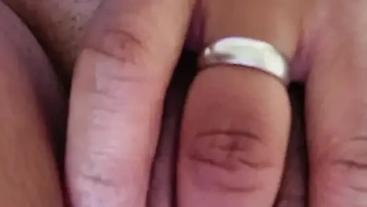 Junges mädchen masturbiert