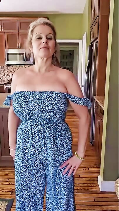 ONLYFAN BIG TIT MOMMY Real WIFE COMPILATION Clips