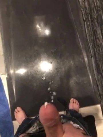 Ejac dans la douche