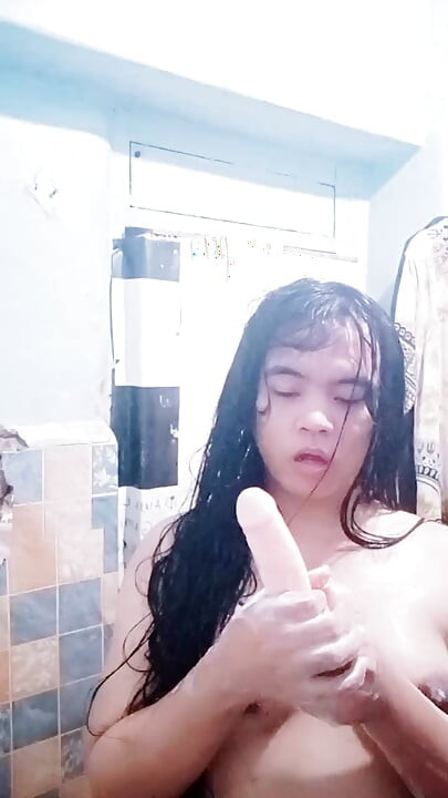 Filipina Babe Plays While on Secret Video Call