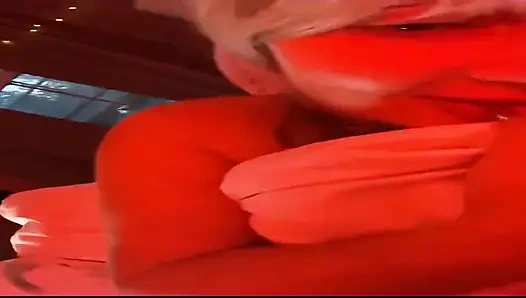 Aku lagi asik ngentot memekku habis-habisan sampai aku crot di dalam