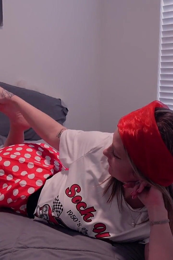 Peyton's Sultry '50s Foot Worship POV Devotion Awaits!