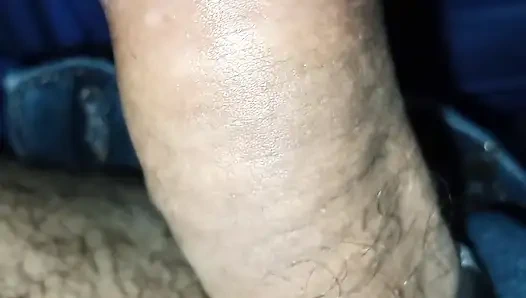 Ayah, beri aku susumu! Saya mengisap penis berbulu ayah saya sampai dia ejakulasi dan saya bisa menelan semua susu panas