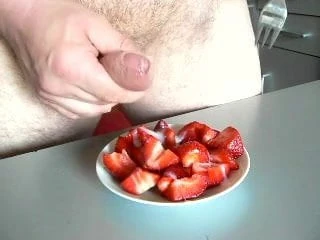 Erdbeeren mit Sahne!