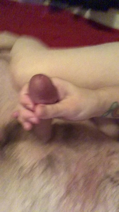 Amateur Wife gives husband a handjob