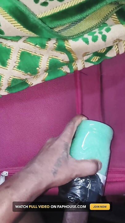 Bhabhi Ki Yaad Mai Takiya Dark Room Boy