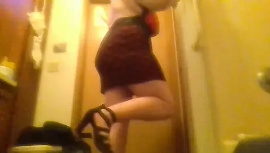 Sexy heiße enge muschi, große tata, rotes kleid, schwarzes höschen