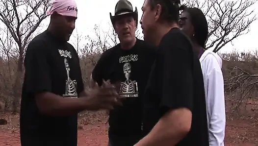 Kumda Gömülü Güzellik: Vahşi Açık Hava Fetiş Seks