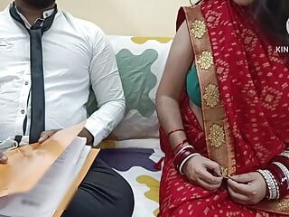 与德西印度女仆kaamwali bai k sath在办公室印地语性爱