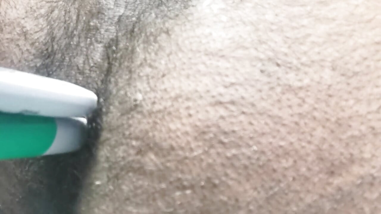 Indian Teen Puts Sharpie's up Ass