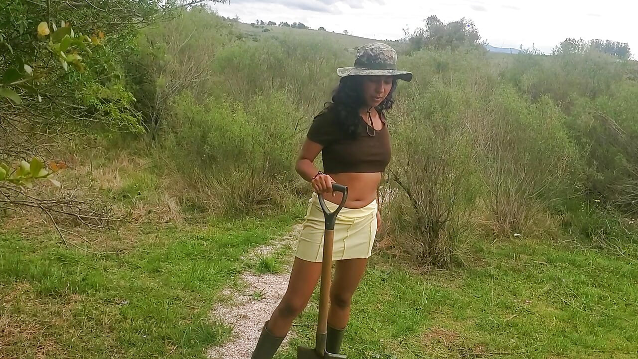 Colombian peasant woman asks for a glass of water and receives milk and a lot of pleasure