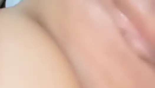 Bir kız partide mastürbasyon yaparken yakalandı