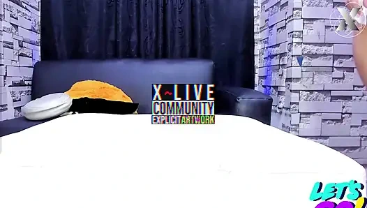 Slut Sucking in Anal Threesome