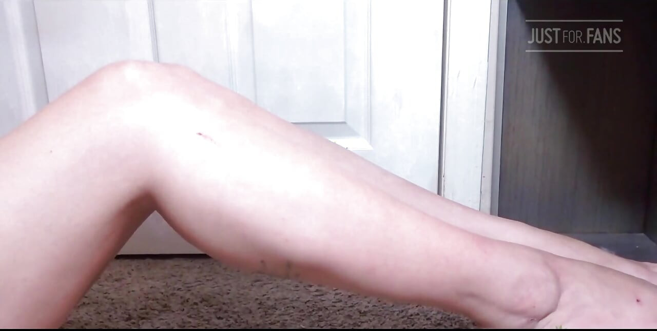 Bedroom Calf Flexin
