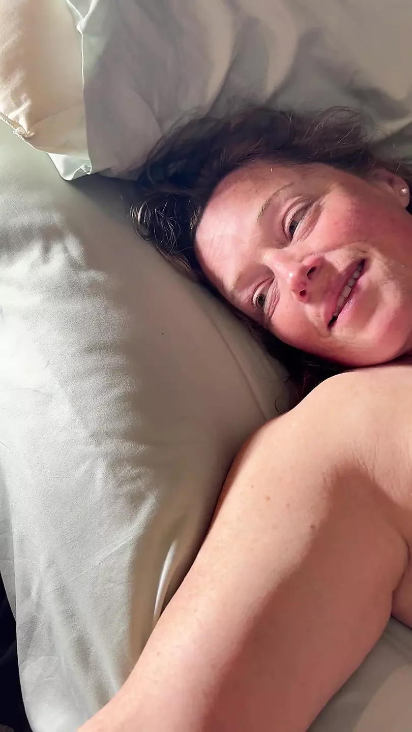 Hermosa Bonemaiden provoca y bordea a su hombre