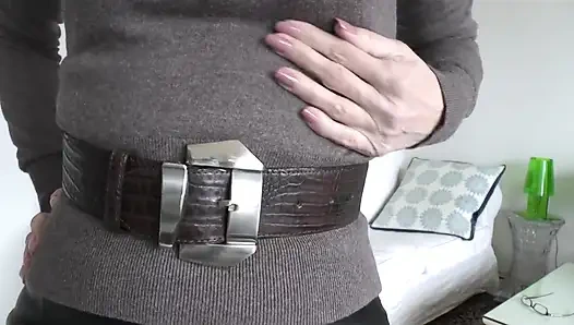 Gürtelarmung im Wohnzimmer, Teil 2, lady Victoria Valente