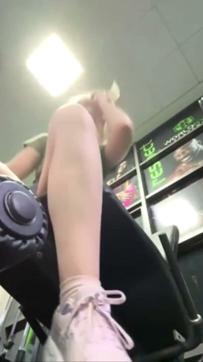 Extreme squirting in the gym with jucielussie | Clip 2