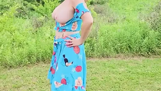 Real TOPLESS MOMMY Outside Mature MILF BIG TIT in the Sunshine