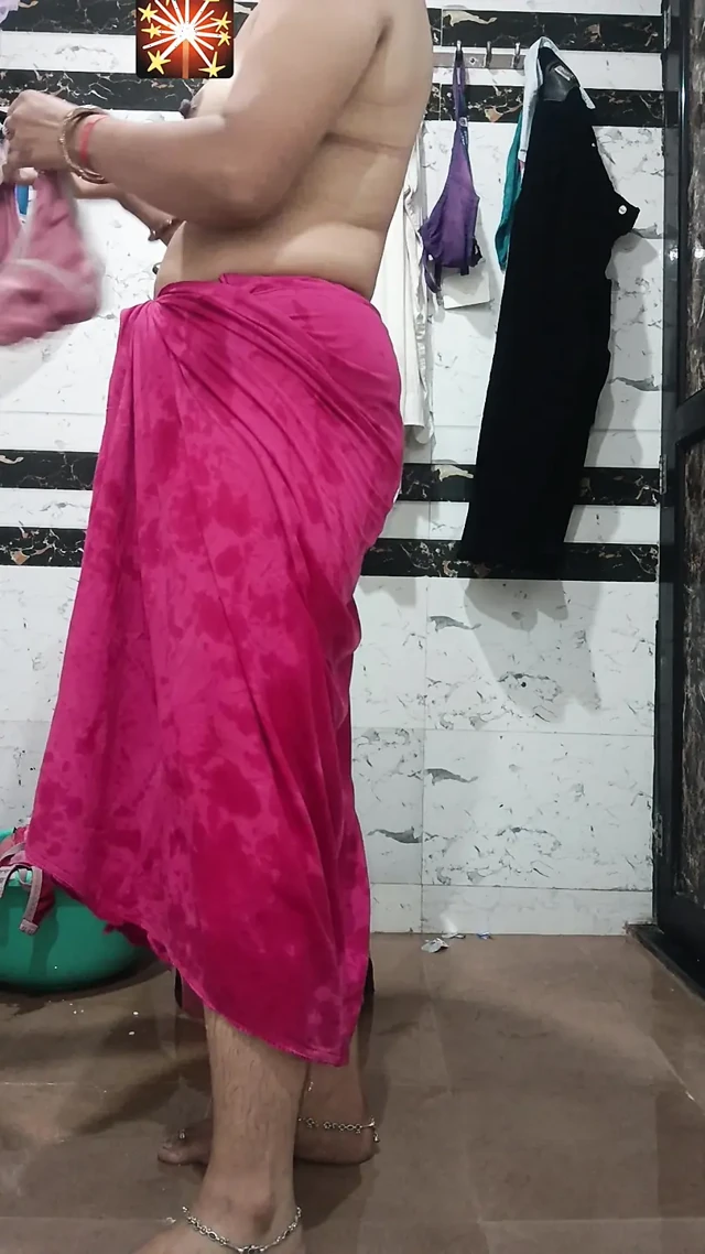 Priya Bhabi Sexy Bath Show
