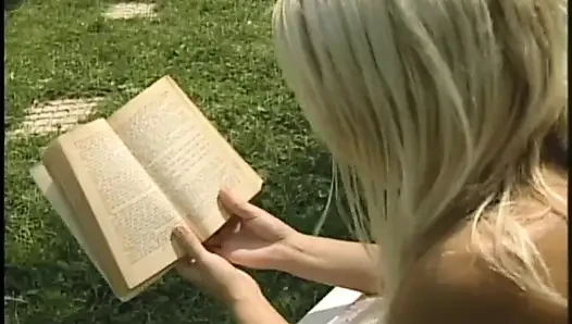 Büyük yarak emiyor anal bahçede üçlü seks yapıyor