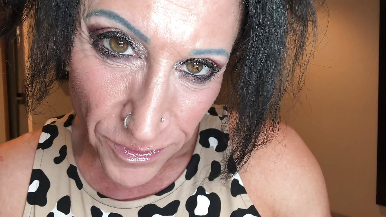 Goddess Kandys Naughty Oral Routine