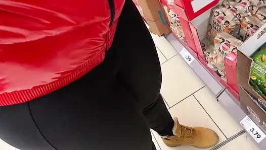 Экстремальная рискованная дрочка в супермаркете и подтертая сперма на Продукт: P!