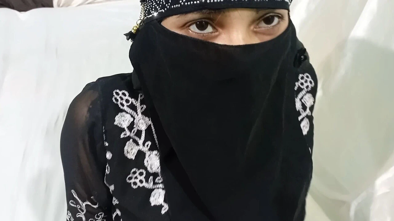 美丽的穆斯林继妹被她的继兄弟性交