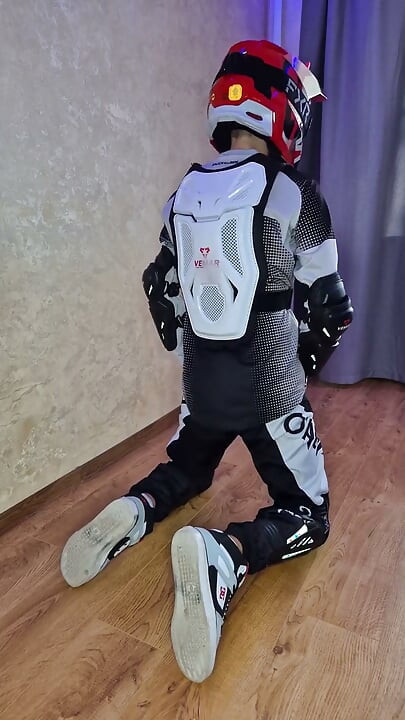 আমি আমার বয়ফ্রেন্ডের Mxgear পরে দুইবার বীর্যপাত করি