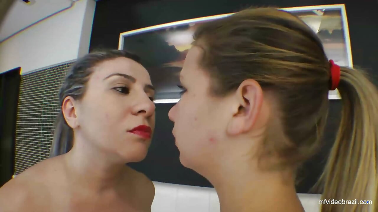 Pertempuran duduk muka lesbian panik sebenar